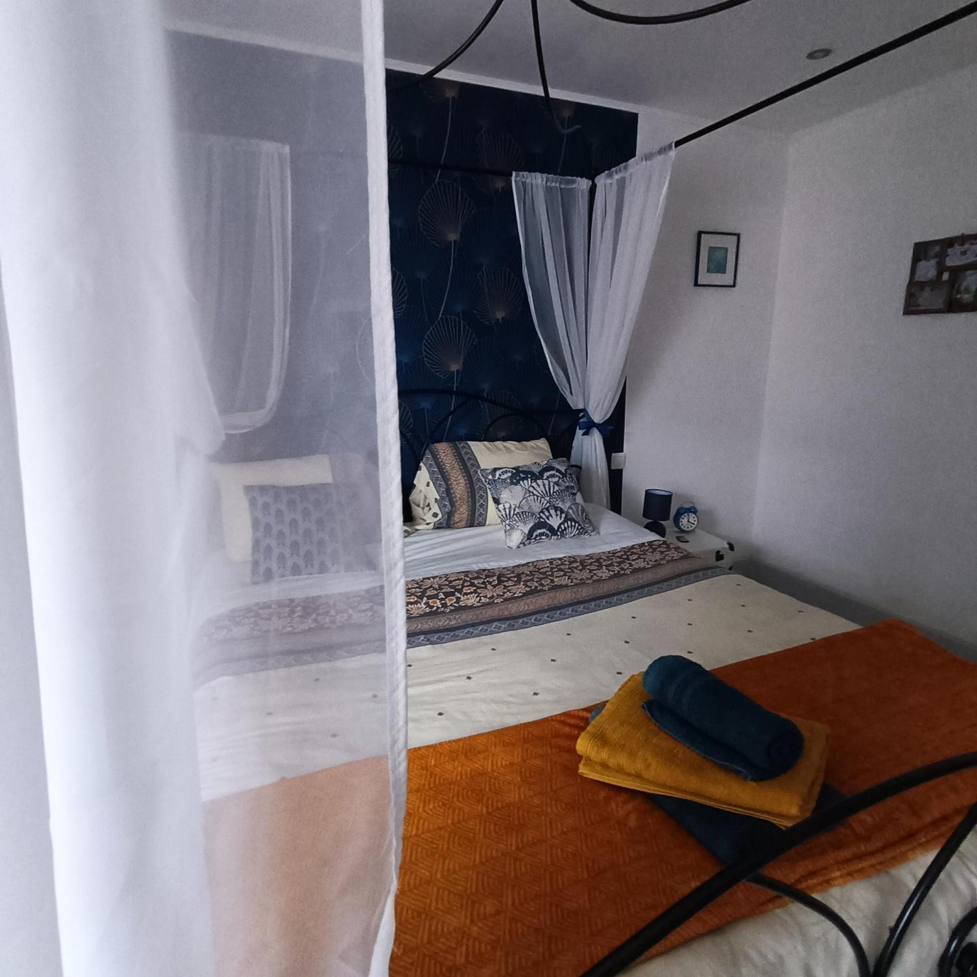 La Douce Parenthese B&B Entre Bois Et Champs 3 Chambres-Accueil Motards Montirat  Buitenkant foto
